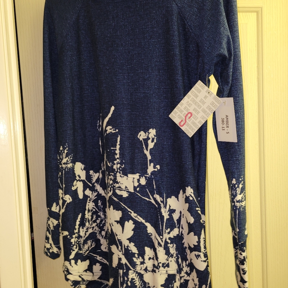 NWT, LuLaRoe S Amber: Blue & White Dipped Floral